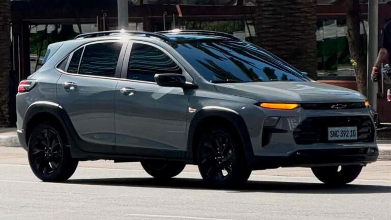 Chevrolet Sonic 2027 aparece sem camuflagem em SP; veja fotos