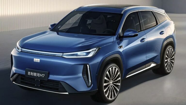 SUV híbrido plug-in da Geely estreia em Pequim com alcance de 1.730 km