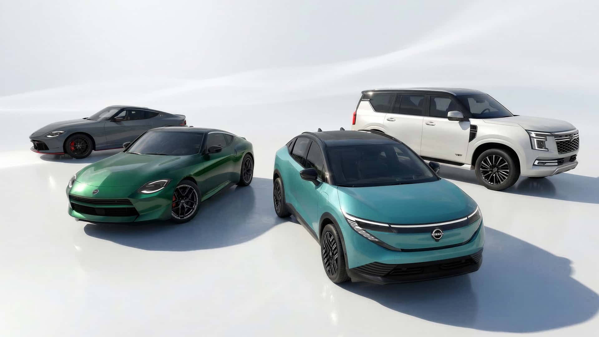 Quatro carros modernos exibidos em uma superfície branca, incluindo um esportivo verde, um cinza e um SUV branco, além de um veículo utilitário na frente.