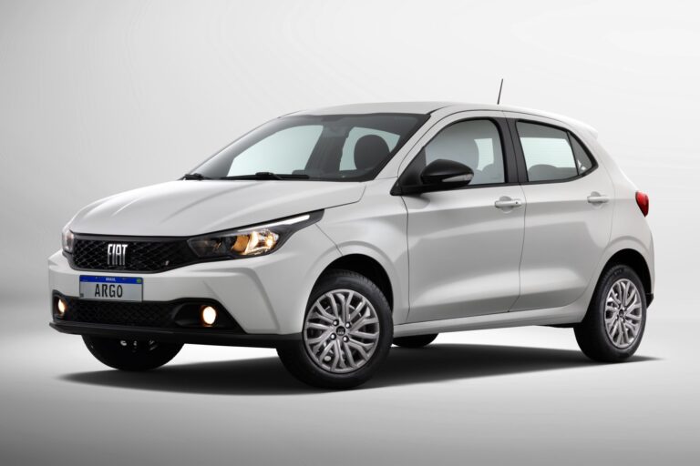 Prestes a mudar, Fiat Argo alcança marca de 750 mil unidades produzidas no Brasil