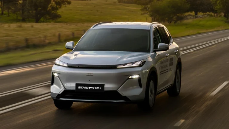 Híbrido Inteligente da Geely faz 45 km/l. Isso acelera ou atrasa a descarbonização?