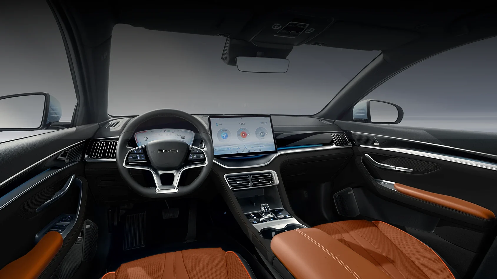 Interior de carro moderno com volante, painel digital e assentos em couro marrom.