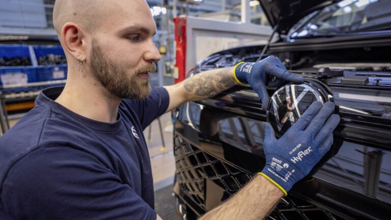 30 mil não bastam! Volkswagen precisa demitir 100 mil funcionários para curar suas feridas