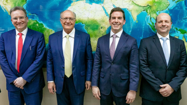 GM bota lenha no fogo: investimento no Brasil sobe para R$ 10,5 bilhões e foca em híbridos