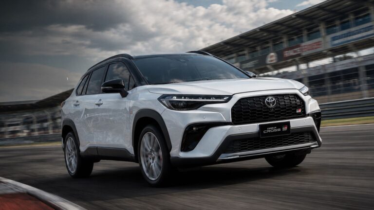 Toyota Corolla Cross 2027 ganha novidades por dentro e por fora; veja preços