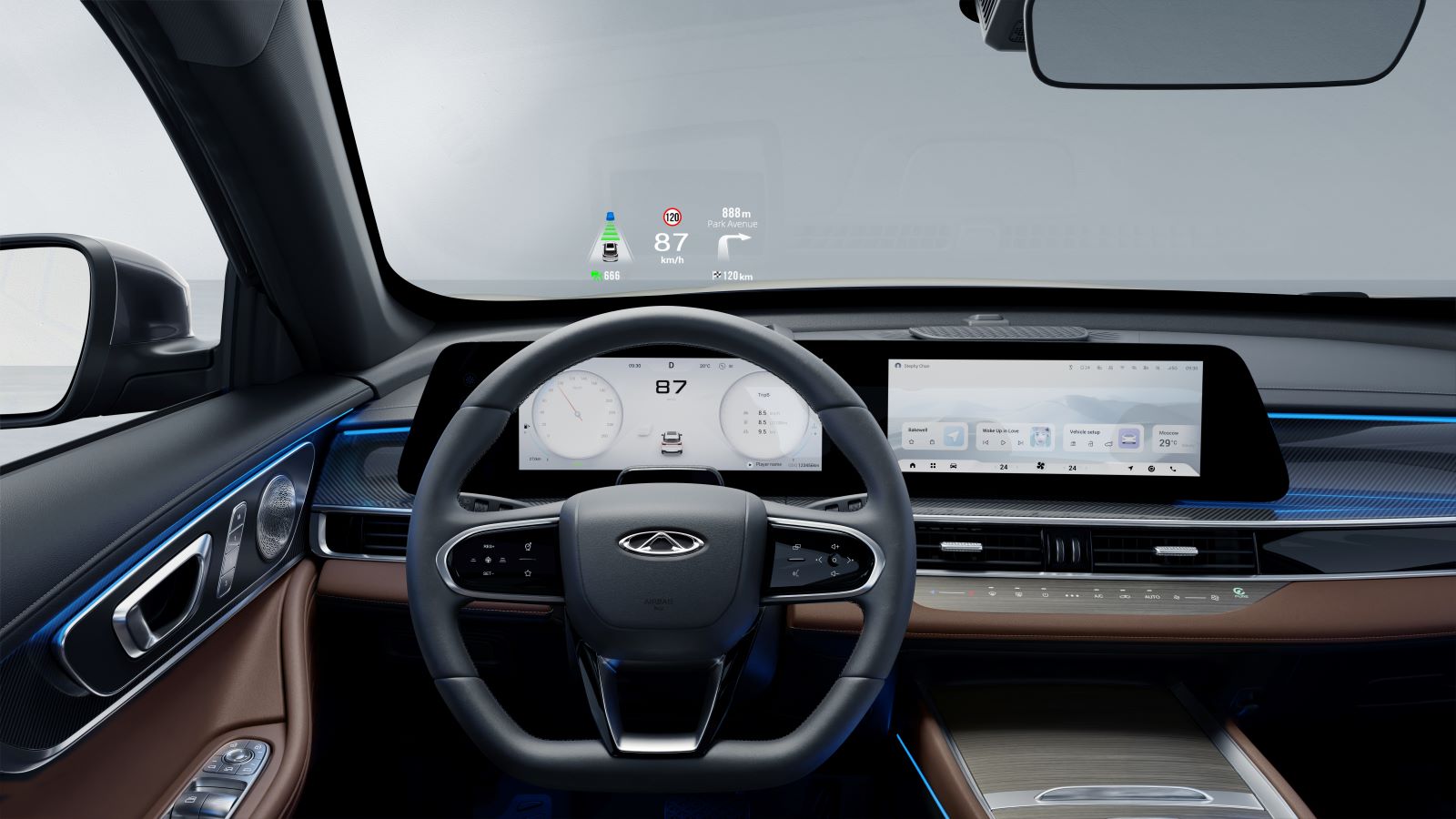 Interior de um carro moderno com um volante e painéis digitais, mostrando velocidade e informações de navegação.
