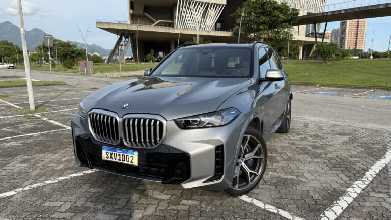 BMW X5 Plug-in Híbrido: o carro mais potente montado no Brasil já tem o design datado